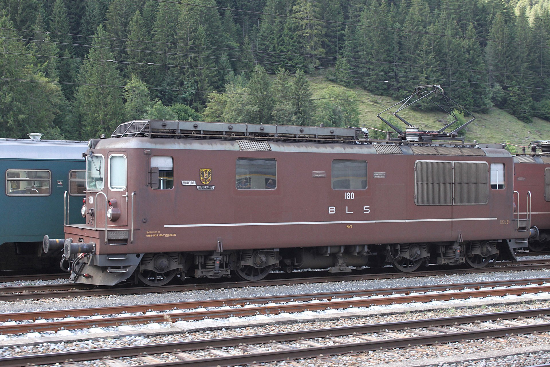 1920px-5_BLS_Re_4-4_180_Kandersteg_120818.jpg