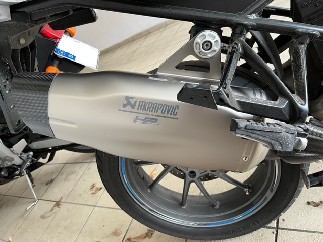 Akrapovic_2.jpg