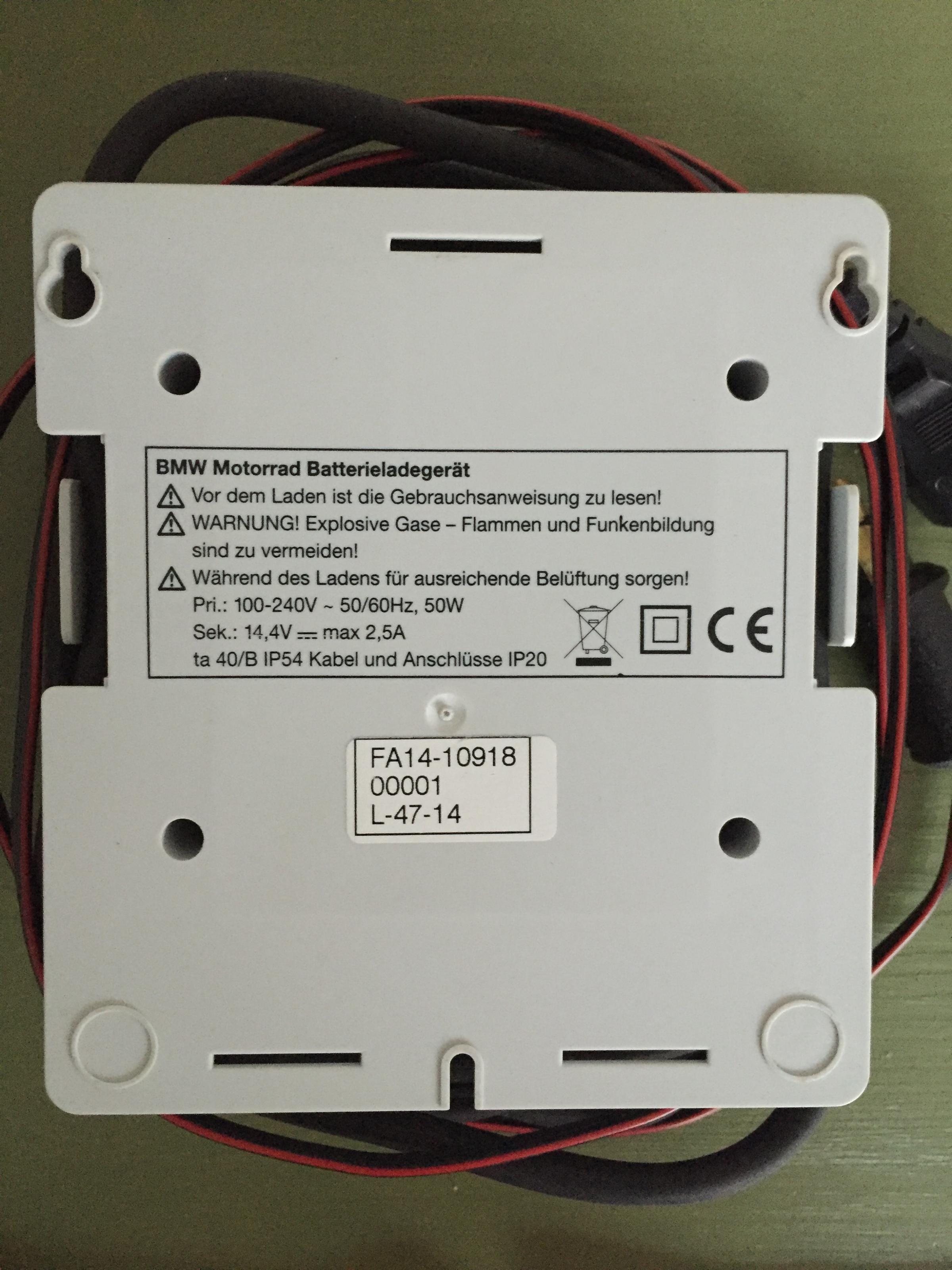 Erledigt - BMW Motorrad Batterieladegerät (77028551896) Neuzustand