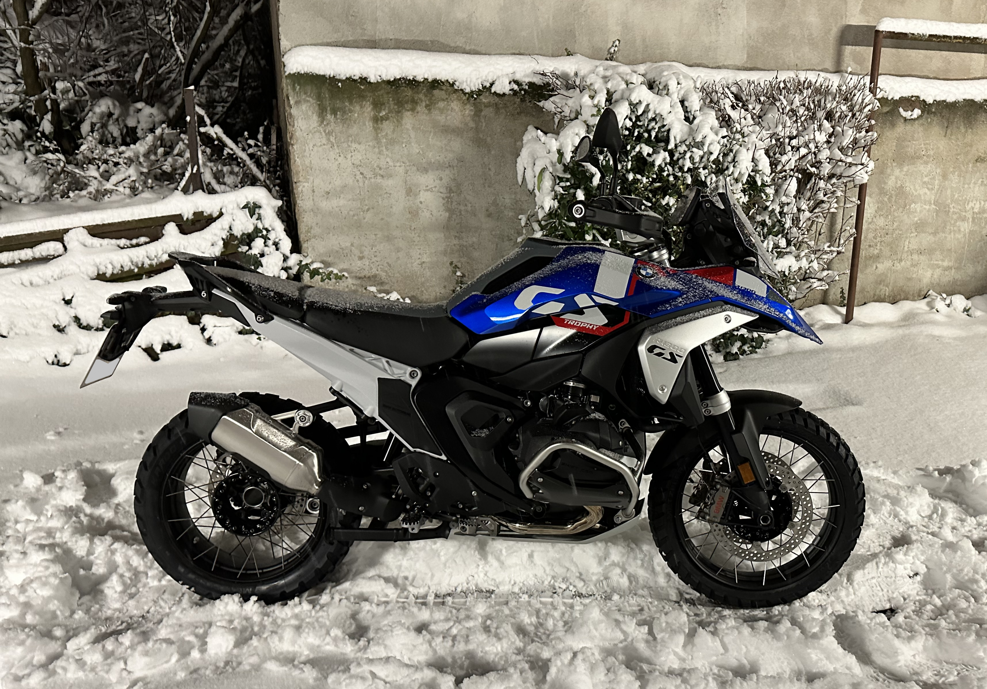 IMG_1614.png    BMW R1300  GS Trophy snow.png