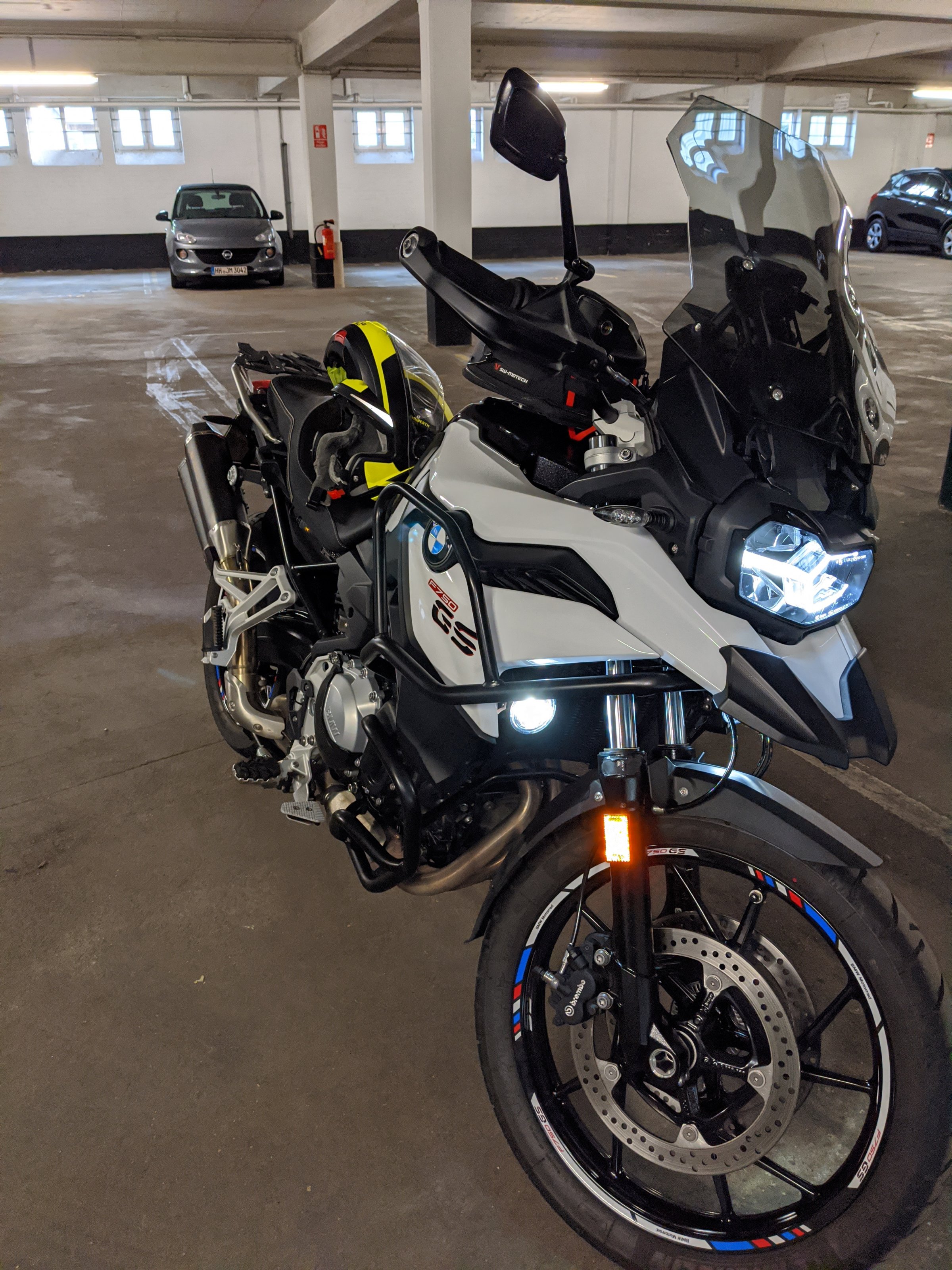 LED Zusatzscheinwerfer Satz Nebel rechts/Fernlicht links für Touratech  Sturzbübel (082-5161/082-5163) für BMW F850GS / F750GS