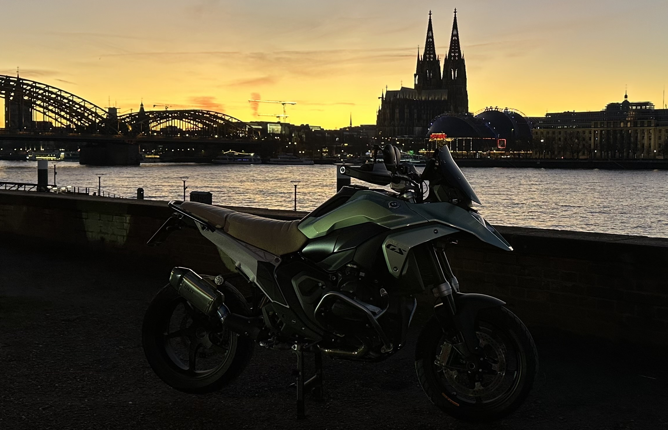 IMG_E0149.png  bmw r1300 gs weihnachten.png