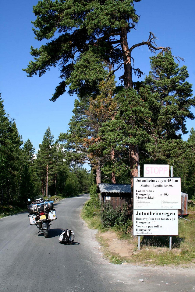 Jotunheinvegen-distance-1.jpg