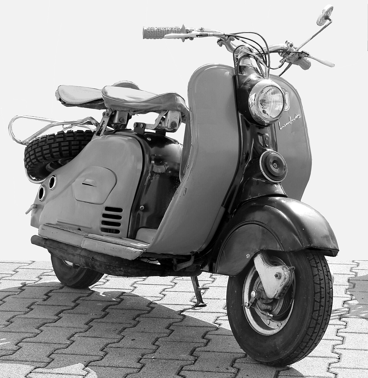 NSU_Lambretta,_150_cm³,_6_PS,_Bj._1955_(2018-06-03_Sp_sw_qu).JPG.jpg