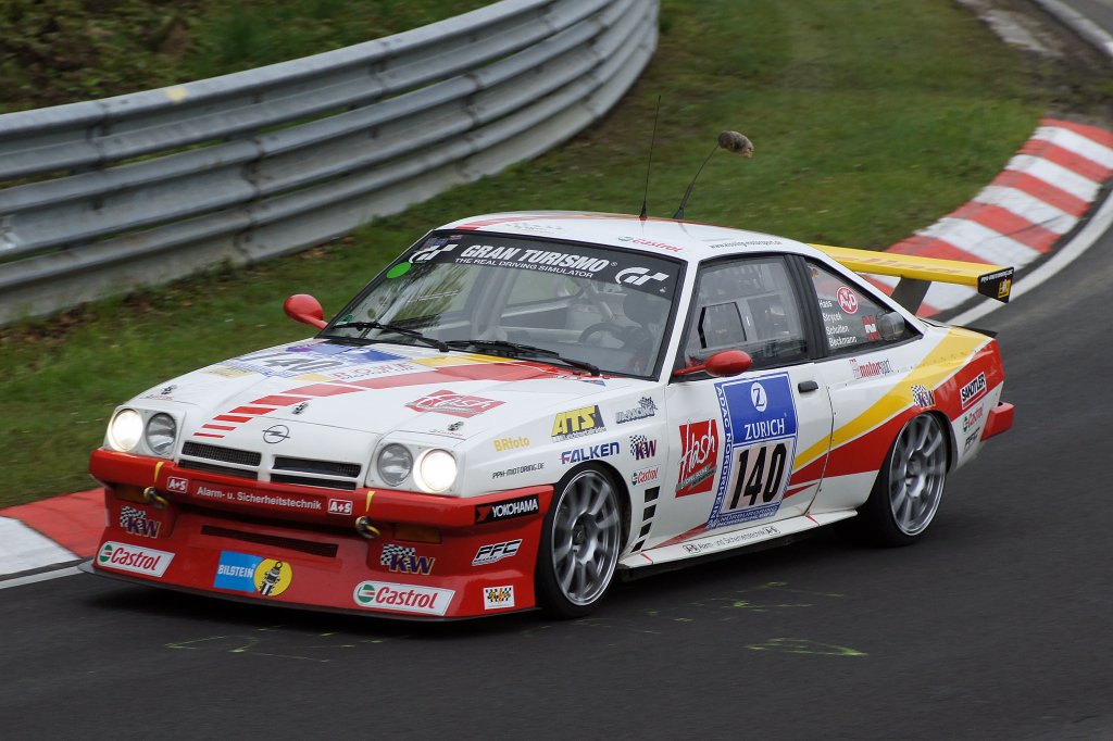 opel-manta-mit-fuchsschwanz-am-82486.jpg