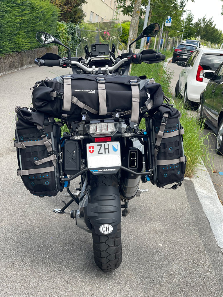 R1250GS-bepackt-hinten.jpg