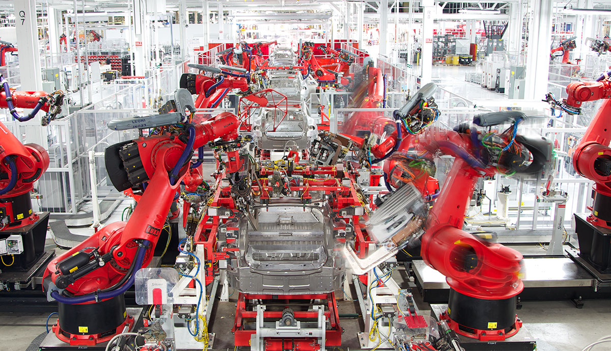 Tesla-Elektroauto-Fabrik-Fremont-Roboter.jpg