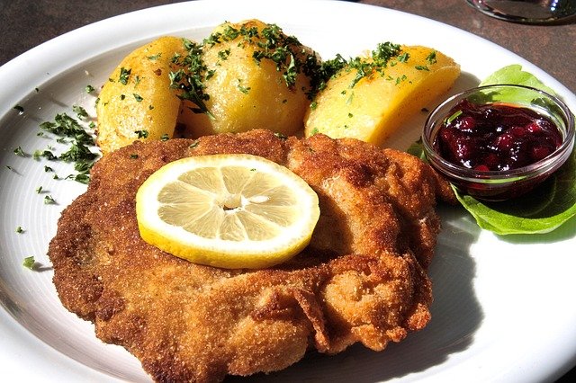 wienerschnitzel-mit-preiselbeeren_13477.jpg