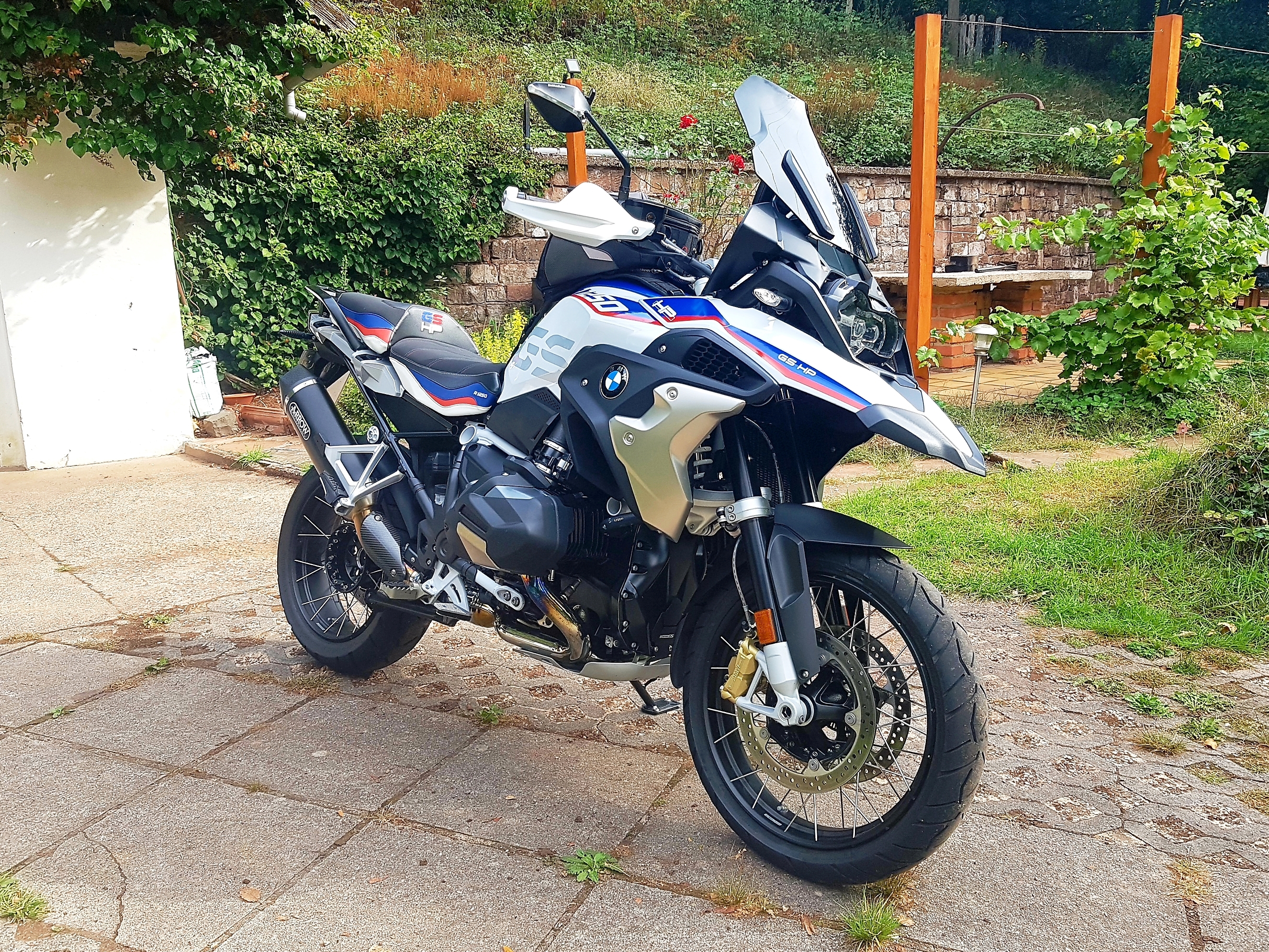 Y-BMW R1250GS LC M1.jpg