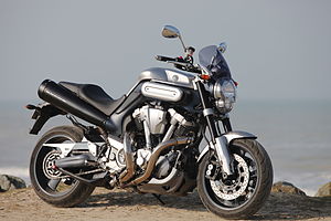 Yamaha_MT-01_-_2006_model_-_front_right.jpg