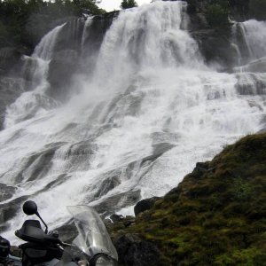 Wasserfall an der Strasse