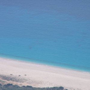 Strand unterhalb des Llogorasepasses