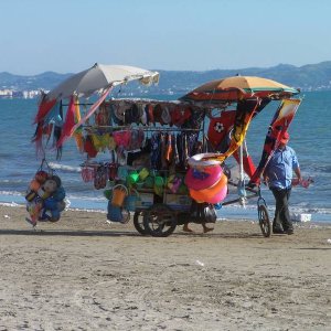 Verkufer am Strand von Durres