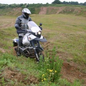 Enduro 2 Lehrgang mit Mottouren,
Auffahrten in Kiesgrube