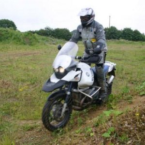 Enduro 2 Lehrgang mit Mottouren,
Auffahrten in Kiesgrube