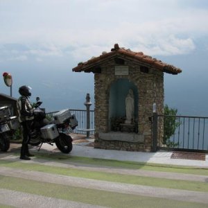 Grandiose Aussicht zum See. Gegenüber liegt Malcesine, Caris und Sommavilla.