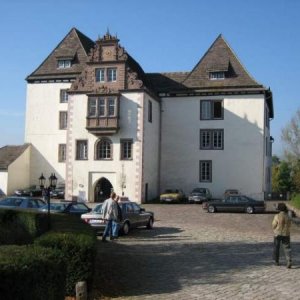 Das Schloß Fürstenberg. Hier ist die Porzellanmanufaktur seit über 250 Jahren ansässig!