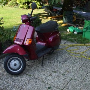 dies ist eine Vespa Cosa 200 Bj:1994  mit ca: 6000Km