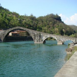 Borgo a Mozzano (Lucca ).
Il Ponte della Maddalena (o del diavolo).
The Magdalen's Bridge (or " Devil's Bridge")
DSC07435