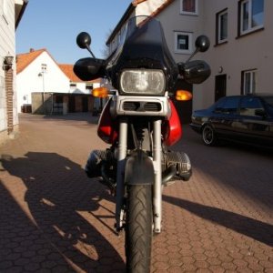 Der komplette Koffersatz stört die Silhuette des Mopeds kein bischen! Er baut so schmal, das ich überall problemlos durchkomme.