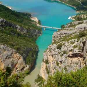 Die Einmündung der Schlucht Verdon in den Lac de Ste-Croix