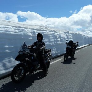 Norwegen 2012 ich mit Q vor Schneewand