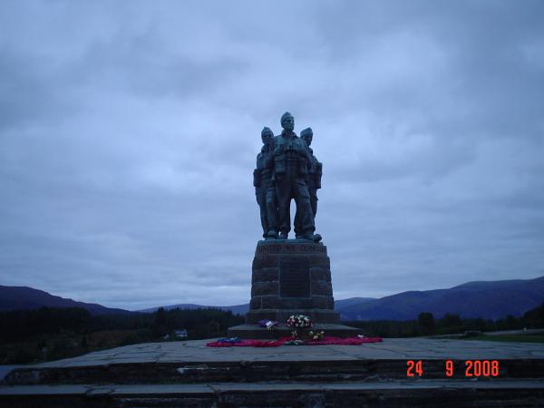 46 Ehrenmal fuer die Commandos