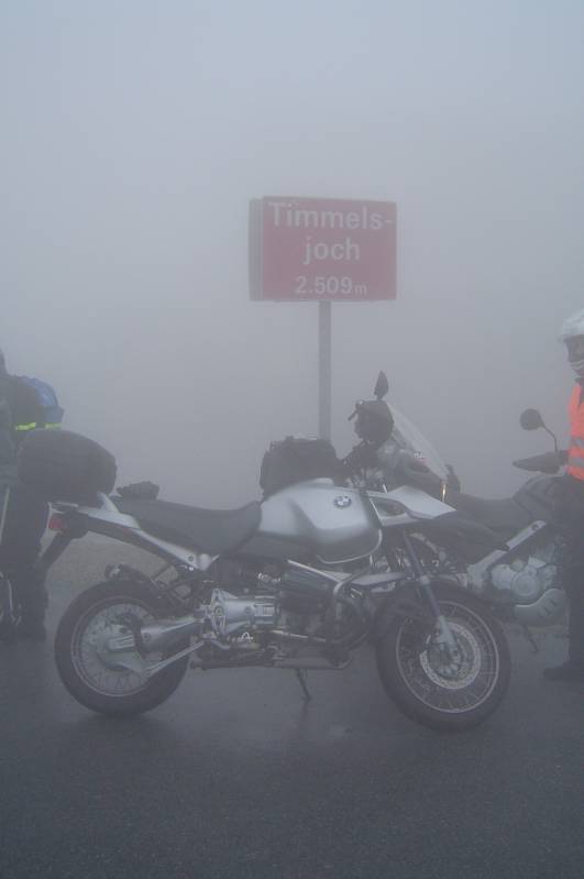 Abfahrt im Nebel