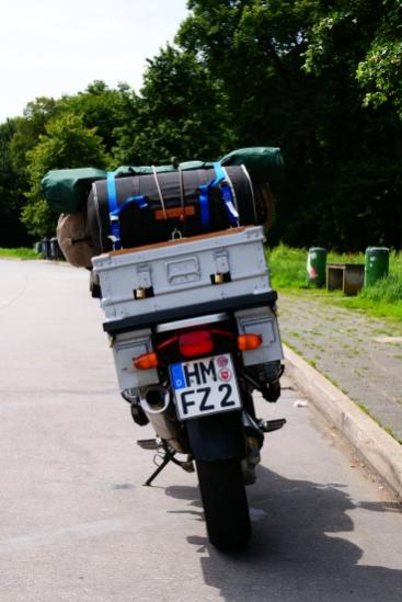 Anläßlich eines Kurztrip durch die Schweiz, Südfrankreich und Norditalien mit dem Zelt oben drauf hat sich das System gut bewährt.