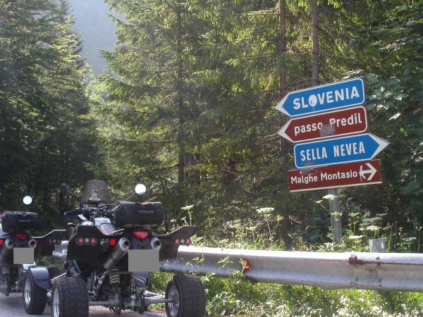 auf dem Weg mit den E.ATV 950 Extreme von Italien über den Predil nach Slovenien 06/2005