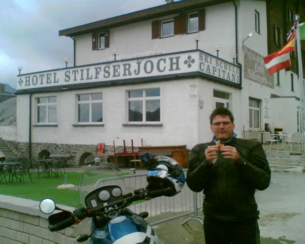 beste Bratwurst nach vielen Kehren auf dem Stilfserjoch