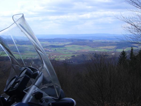 Blick vom Hohen Lohr auf das östliche Ende des Sauerlandes (Rothaargebirge)