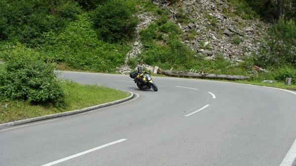 coufi beim rechtskurven-training auf der silvretta