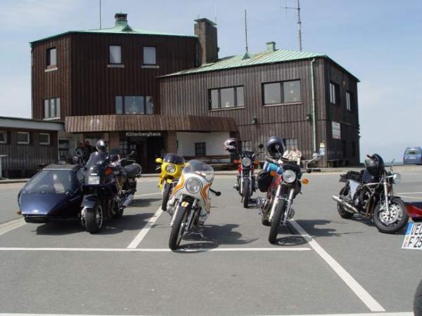 Das Köterberghaus wird von vielen Motorradfahrern angefahren. Sommers, wie auch im Winter!