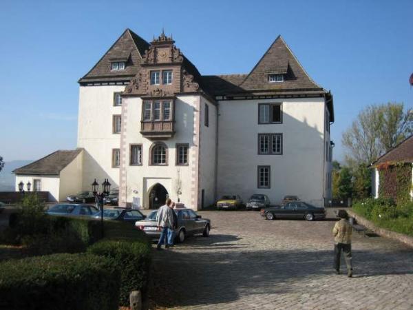 Das Schloß Fürstenberg. Hier ist die Porzellanmanufaktur seit über 250 Jahren ansässig!