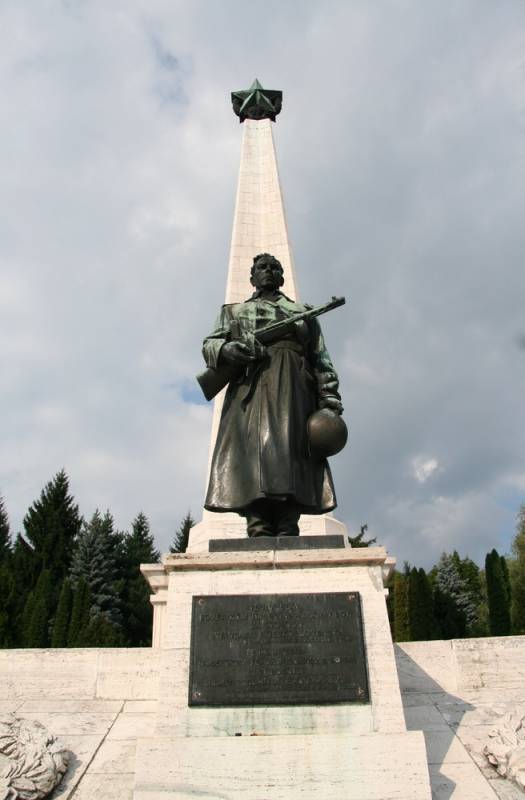 Denkmal am Dukla Pass