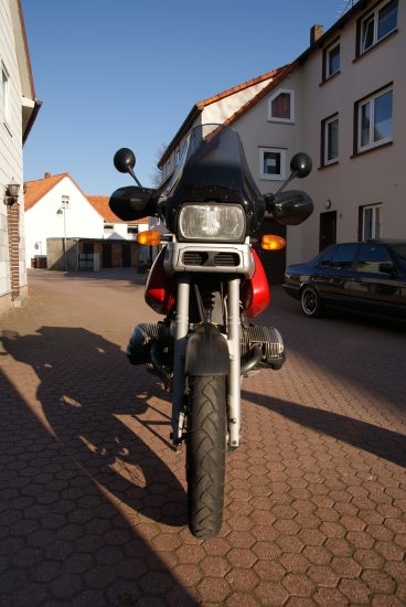 Der komplette Koffersatz stört die Silhuette des Mopeds kein bischen! Er baut so schmal, das ich überall problemlos durchkomme.