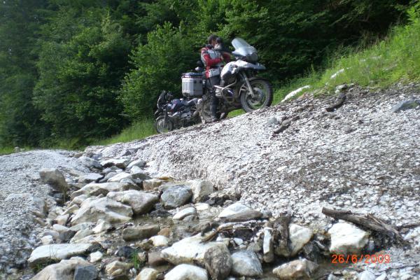 die erste sackgasse nach 20 KM Offroad wieder umdrehen
NO WAY for GS