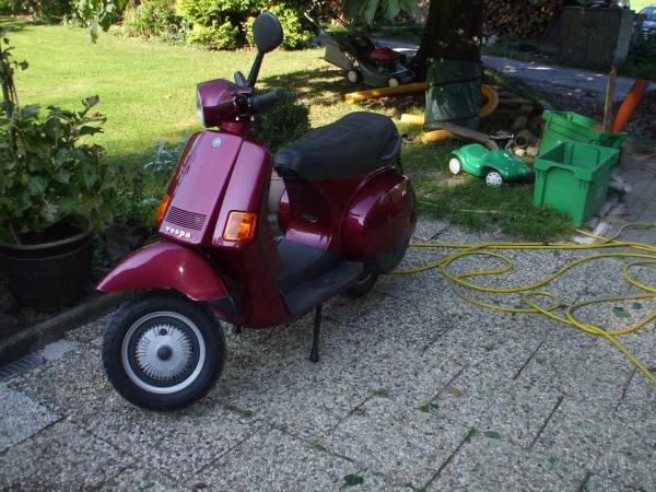 dies ist eine Vespa Cosa 200 Bj:1994  mit ca: 6000Km