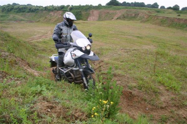 Enduro 2 Lehrgang mit Mottouren,
Auffahrten in Kiesgrube