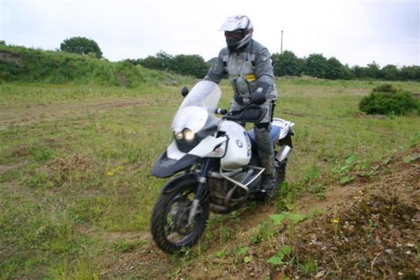 Enduro 2 Lehrgang mit Mottouren,
Auffahrten in Kiesgrube