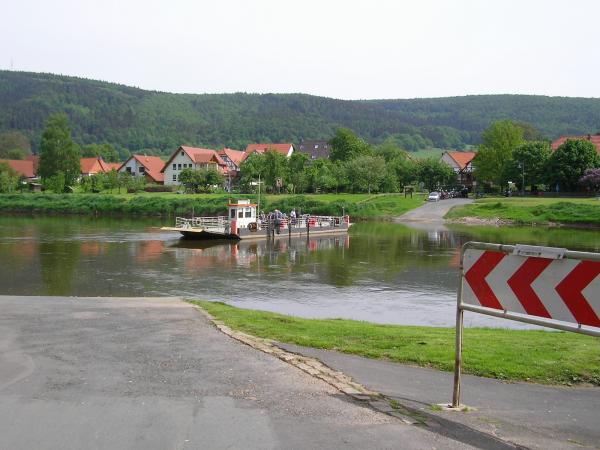 Fähre zwischen Veckerhagen - Hemeln