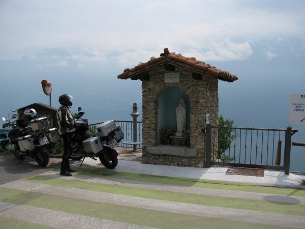 Grandiose Aussicht zum See. Gegenüber liegt Malcesine, Caris und Sommavilla.