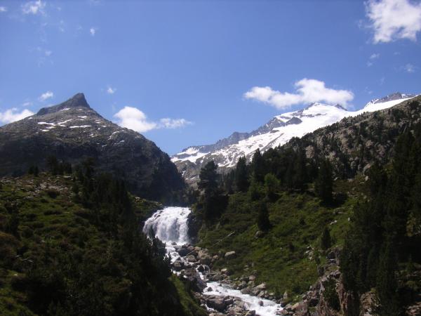 Im Parque Natural de Posets-Maladeta. Rechts der Pico de Aneto, der höchste Berg der Pyrenäen (3404 m)