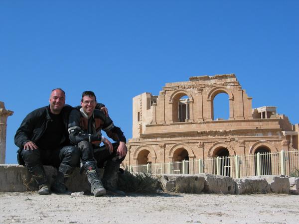 Mein s u p e r Kumpel Klaus und meine Wenigkeit in Leptis Magna (Libyien)