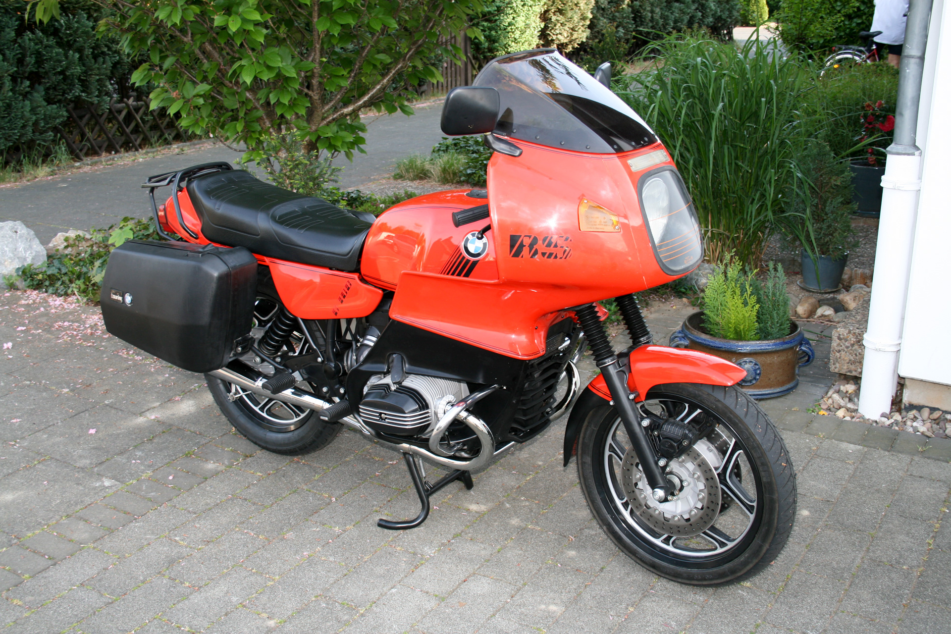 R 100 RS aus 1988, Erstbesitz,
Kilometerstand: 254.000 (Mai 2015)