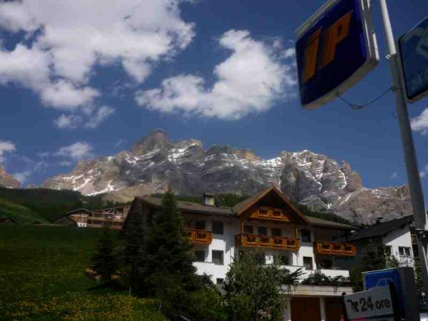 Selbst der Ausblick von der Tankstelle ist imposant