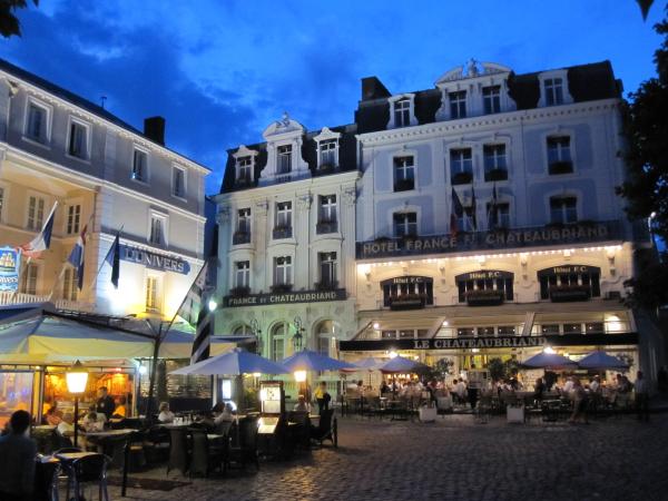 St. Malo zur Abendstunde. Kein Vergleich zu deutschem Nachleben