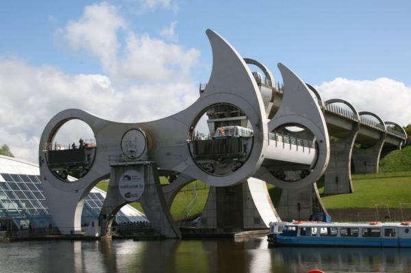 Tag 9 - Höhenunterschied im Kanal? Kein Problem, nimm das Falkirk Wheel!