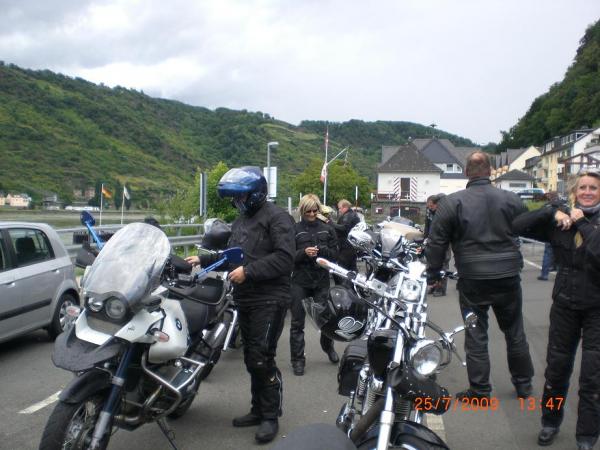 Unterwegs mit dem Biker Stammtisch " HEIß KIST" aus Mainz Kostheim. Ein wilder verrückter Haufen aber alle super ok.
Stammtisch jeden Dienstag abend a